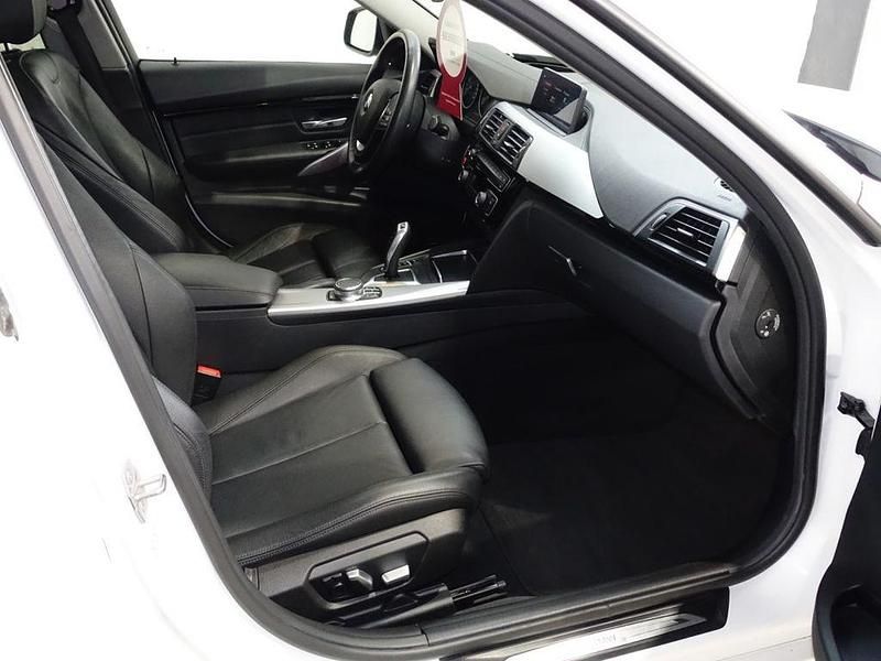 Gebraucht BMW 330 Sport Line 258 PS (189 kW) 2017 Weiß Kombi