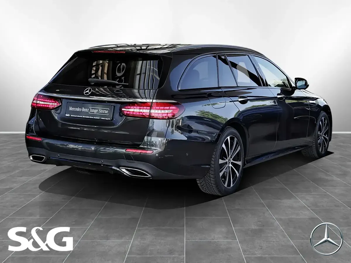 Gebraucht Mercedes E400 AMG 330 PS (242 kW) 2021 Metalliclack graphitgrau Kombi