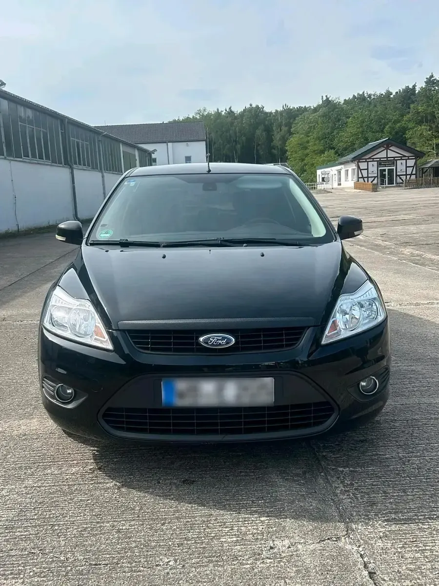 Gebraucht Ford Focus 101 PS (74 kW) 2011 Schwarz Limousine