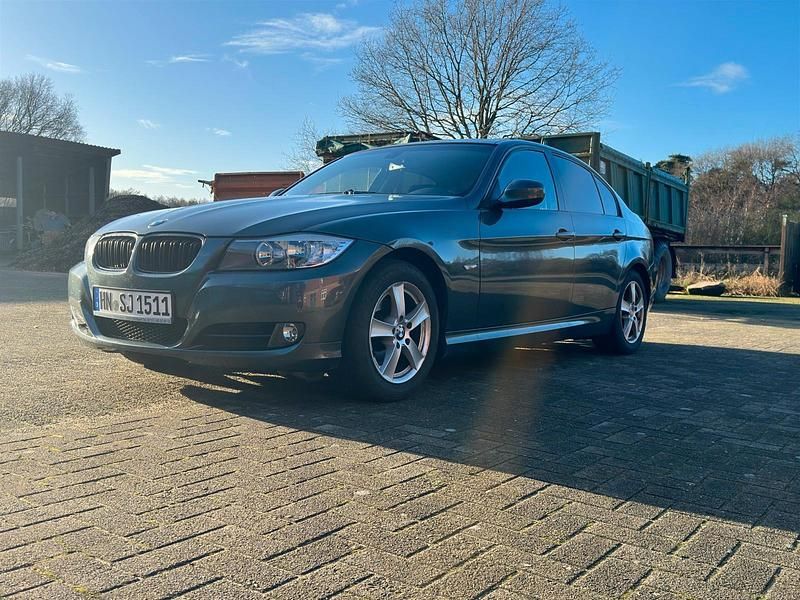 Grün Gebraucht 2009 BMW 318 Limousine | 6.000 € (Fairer Preis) - Bild 1/4