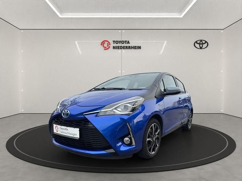 Blau Gebraucht 2018 Toyota Yaris Hybrid Team Limousine | 11.888 € (Fairer Preis) - Bild 1/4