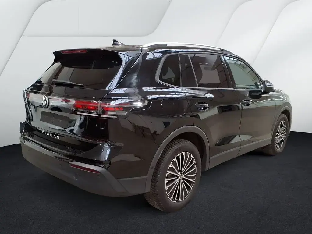Gebraucht VW Tiguan Goal 150 PS (110 kW) 2025 Schwarz SUV