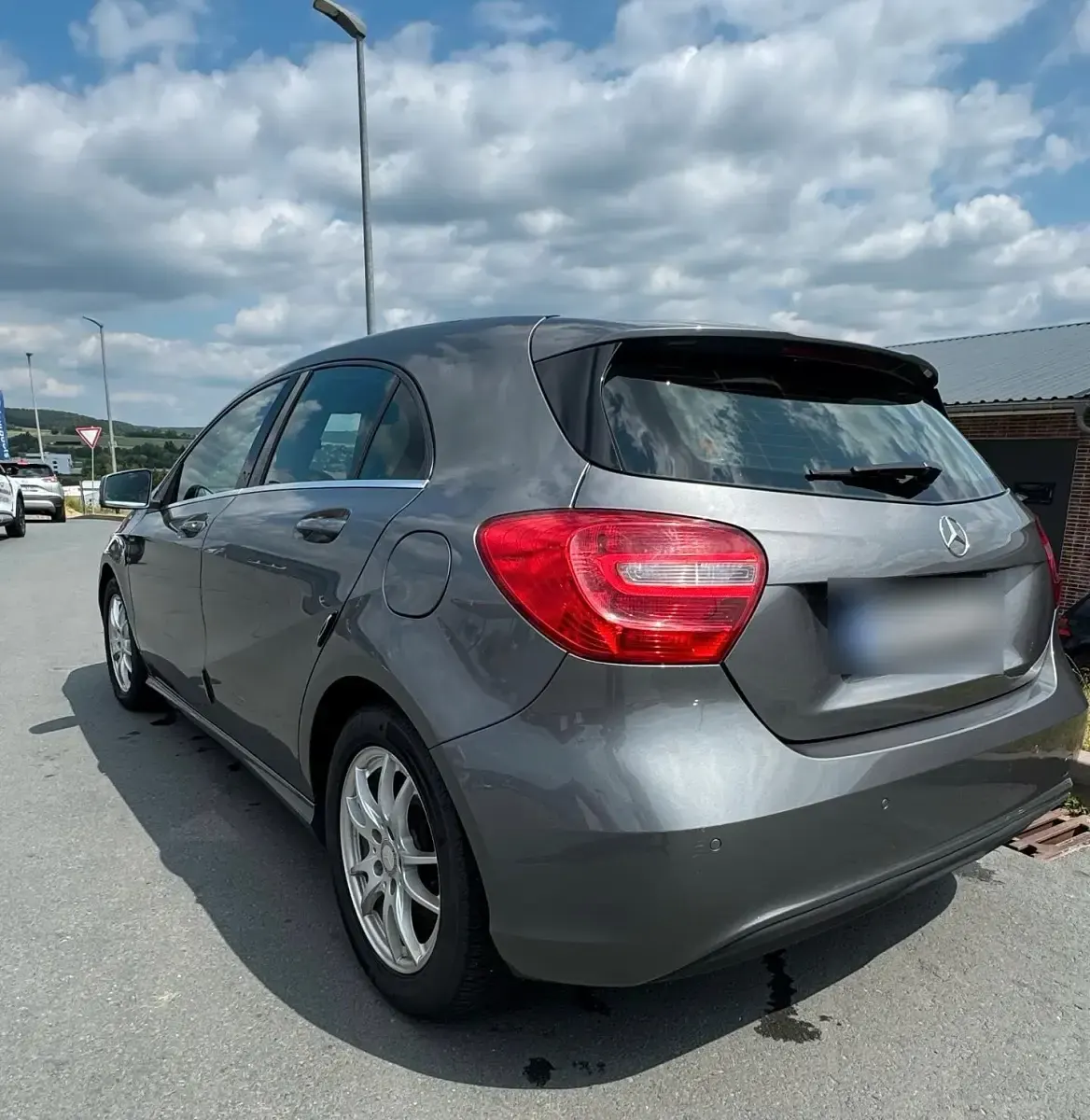 Gebraucht Mercedes A180 122 PS (89 kW) 2014 Grau Kleinwagen