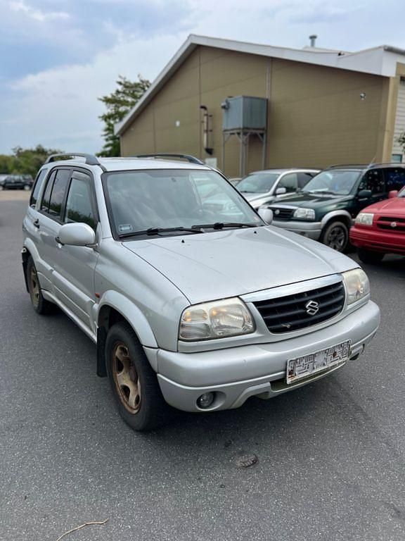 Silber Gebraucht 2005 Suzuki Grand Vitara SUV | 2.200 € - Bild 1/4