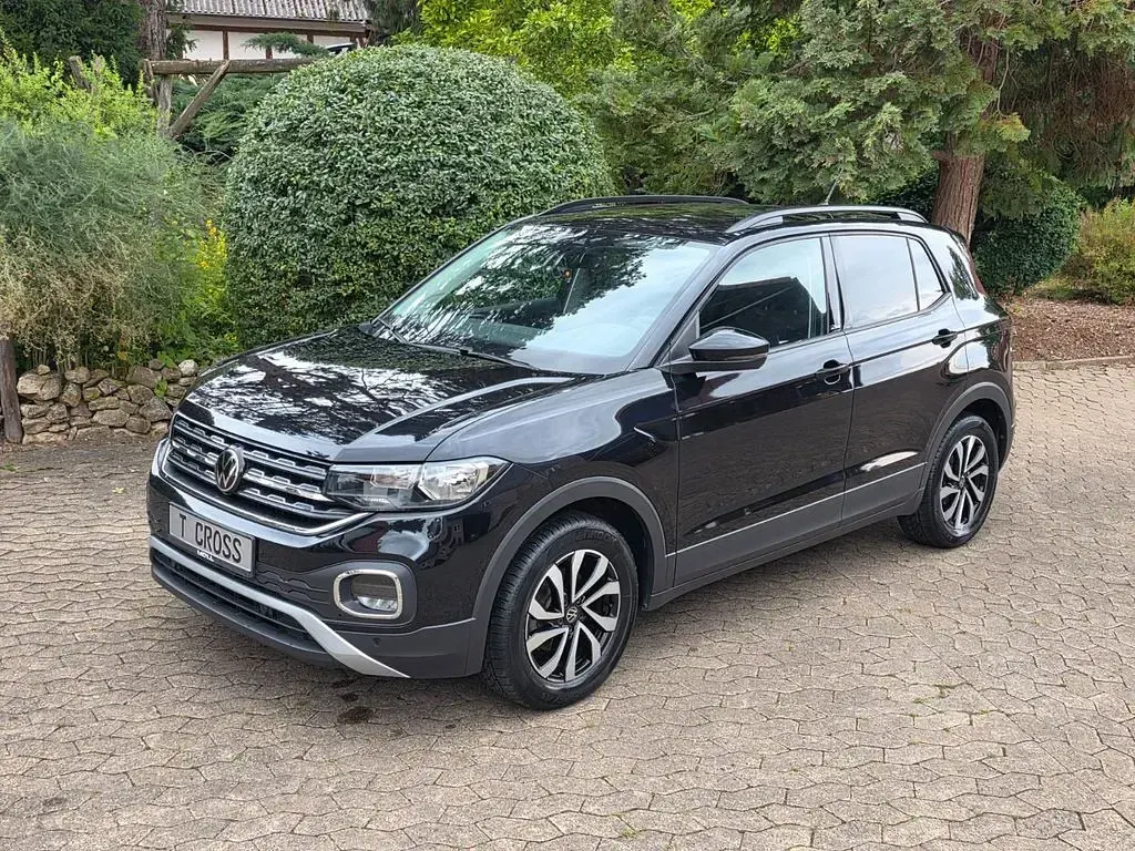 Gebraucht VW T-Cross Active 110 PS (80 kW) 2021 Deep black perleffekt SUV