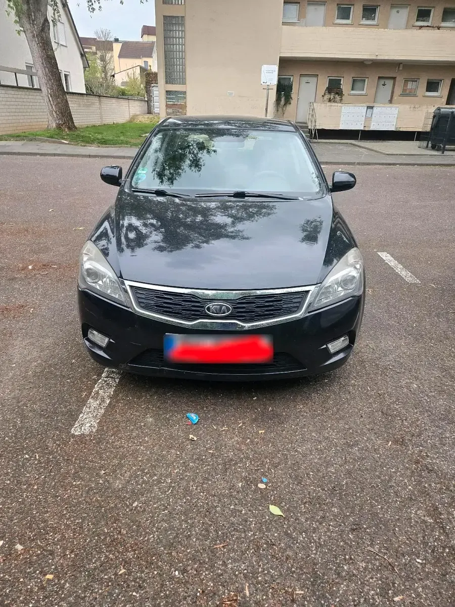 Gebraucht Kia Ceed 106 PS (77 kW) 2010 Schwarz Kleinwagen
