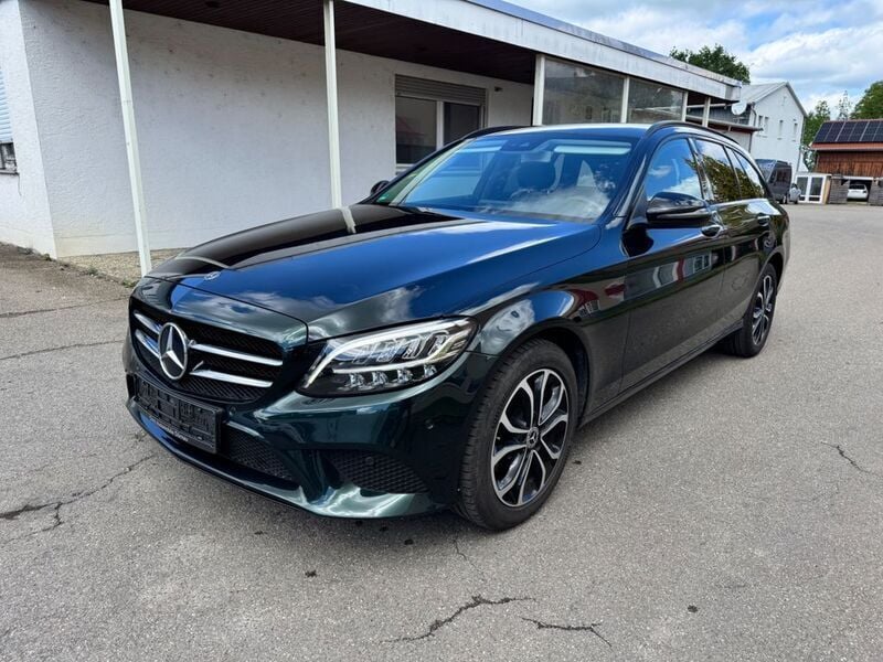 Grün Gebraucht 2019 Mercedes C220 Night Kombi | 19.699 € (Guter Preis) - Bild 1/4