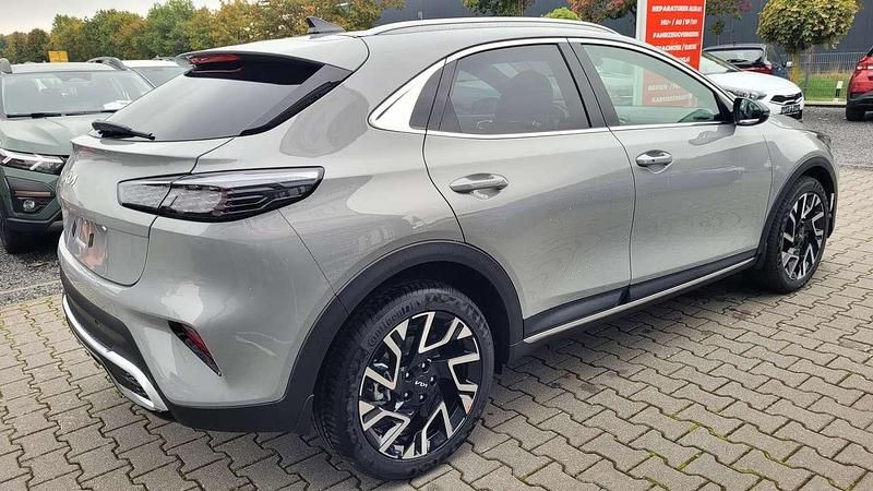 Neu Kia XCeed 179 PS (131 kW) 2025 Wolfs grau SUV