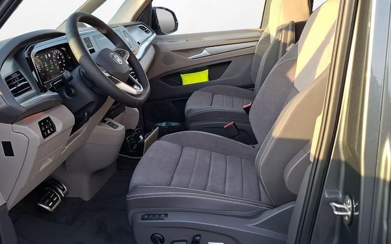 Neu VW Multivan 150 PS (110 kW) 2026 Grau Van