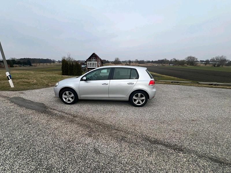 Gebraucht VW Golf VI 80 PS (58 kW) 2009 Silber Kleinwagen