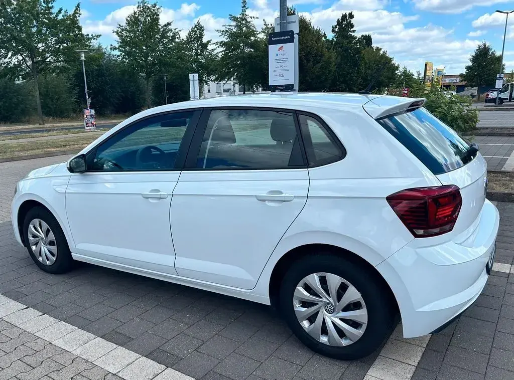 Gebraucht VW Polo Trendline 65 PS (47 kW) 2018 Weiß Kleinwagen