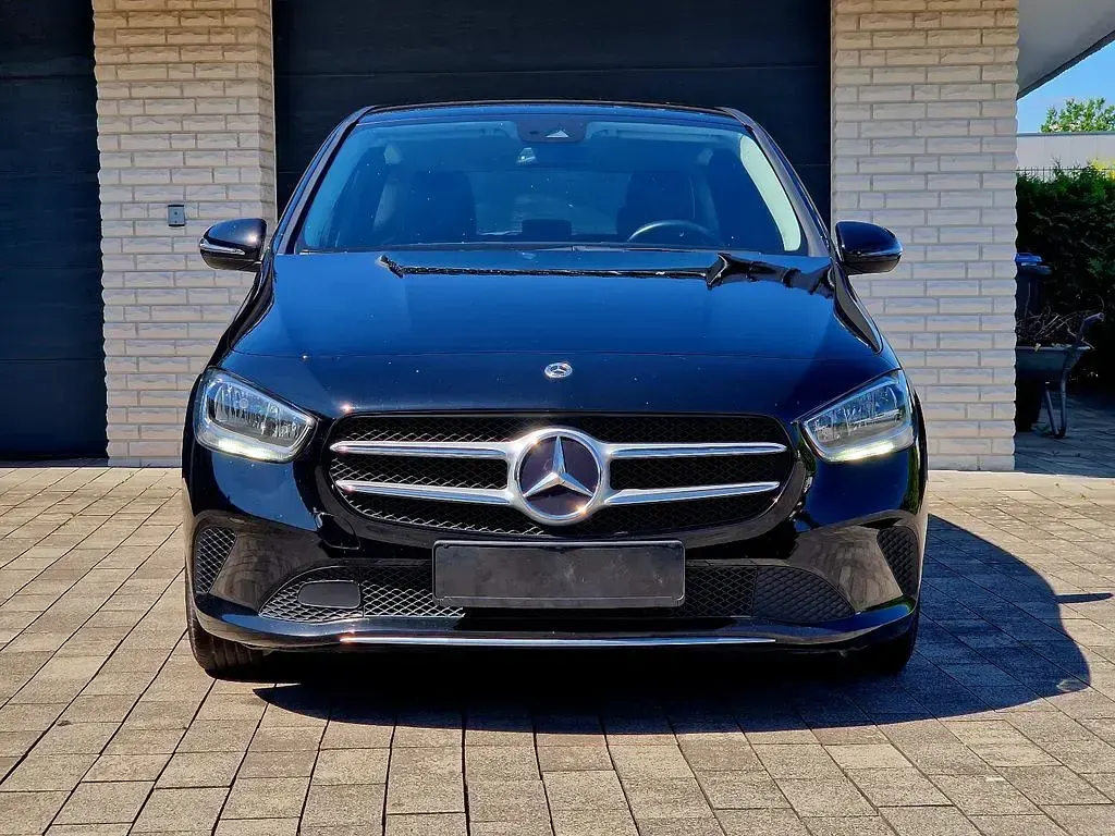 Gebraucht Mercedes B180 116 PS (85 kW) 2022 Schwarz Kleinwagen
