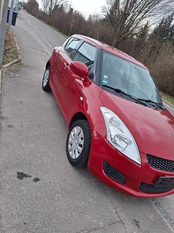 Gebraucht Suzuki Swift Club 94 PS (69 kW) 2011 Rot Kleinwagen
