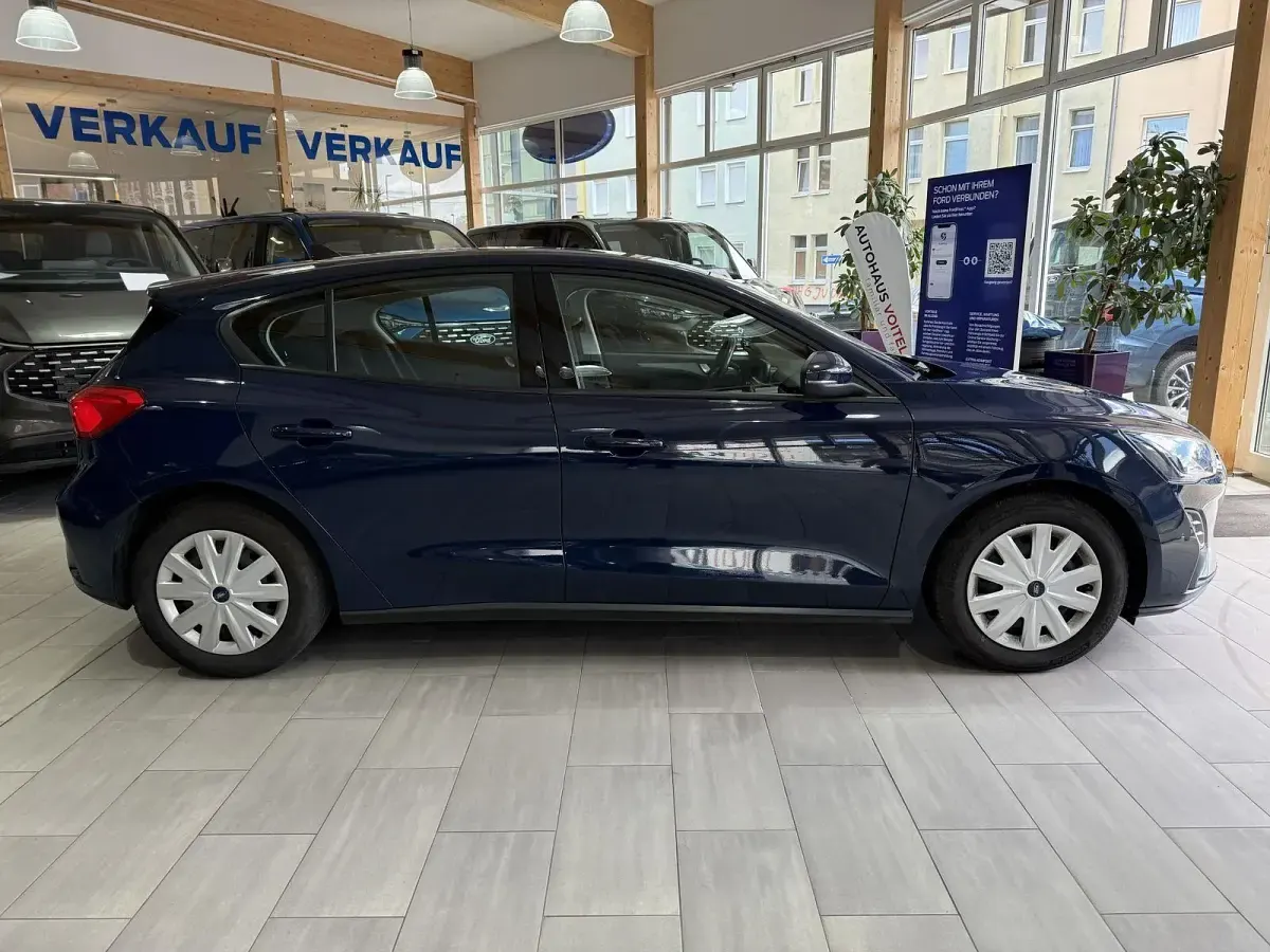 Gebraucht Ford Focus Trend 101 PS (74 kW) 2020 Blau Limousine
