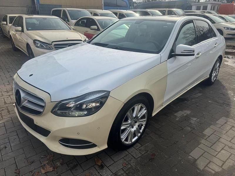 Usado Mercedes E200 136 CV (100 kW) 2015 Blanco Berlina