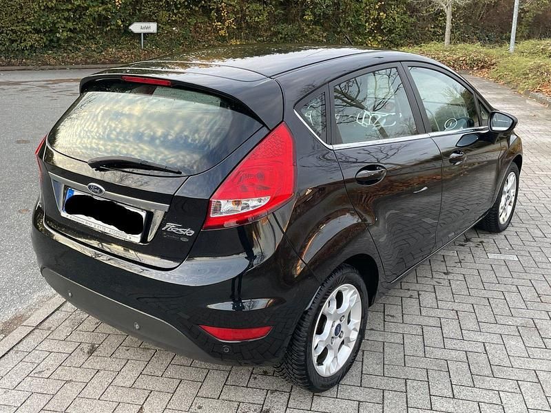 Gebraucht Ford Fiesta 97 PS (71 kW) 2012 Schwarz Kleinwagen