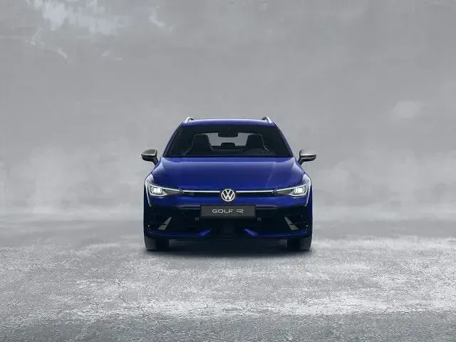 Gebraucht VW Golf VIII R 333 PS (244 kW) 2024 Lapiz blue metallic Kombi