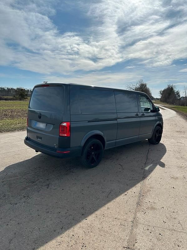 Gebraucht VW Transporter 140 PS (102 kW) 2016 Grau Van