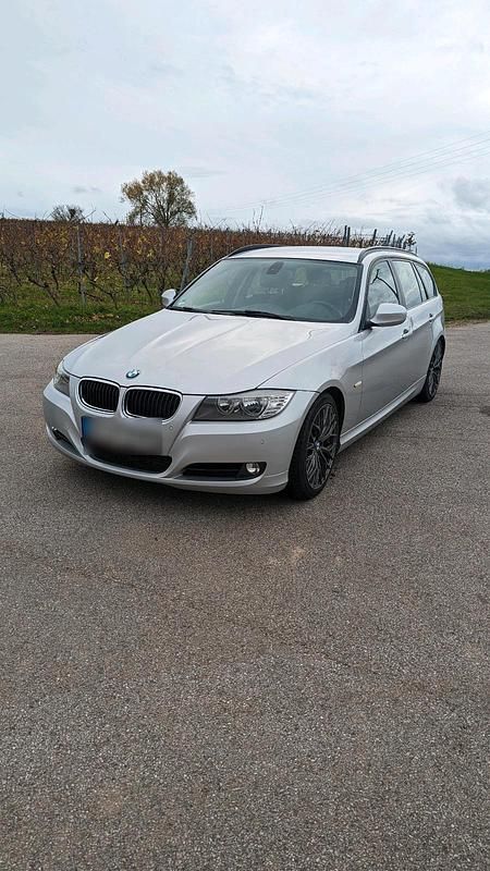 Gebraucht BMW 320 184 PS (135 kW) 2011 Silber Kombi
