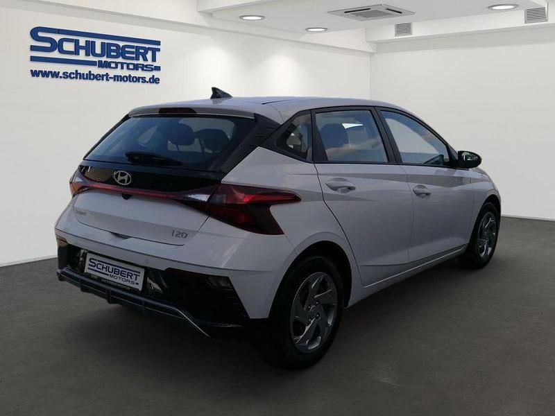 Neu Hyundai i20 Select 101 PS (74 kW) 2025 Weiß Limousine