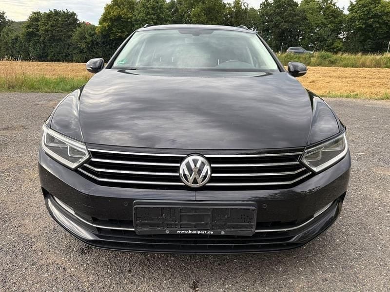 Schwarz Gebraucht 2016 VW Passat Comfortline Kombi | 8.990 € (Superpreis) - Bild 1/4
