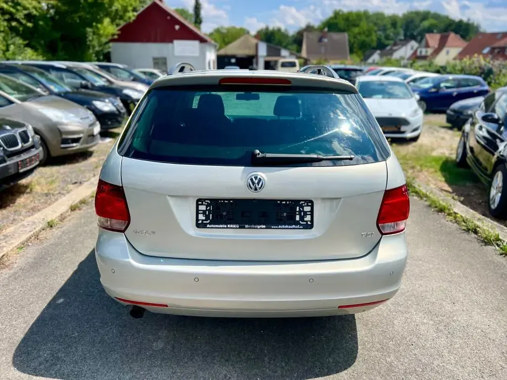 Gebraucht VW Golf VI Comfortline 105 PS (77 kW) 2011 Gold Kleinwagen