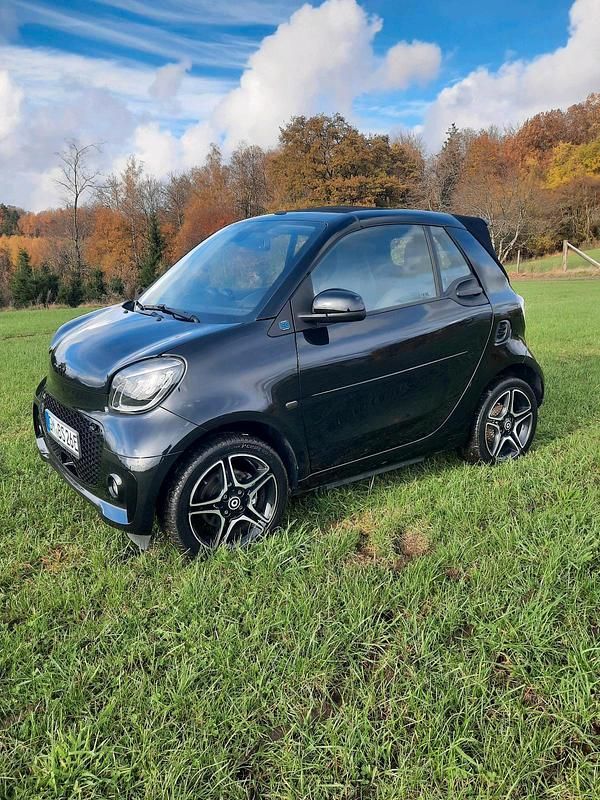 Schwarz Gebraucht 2021 Smart ForTwo Electric Drive Cabrio | 14.450 € (Etwas zu teuer) - Bild 1/4