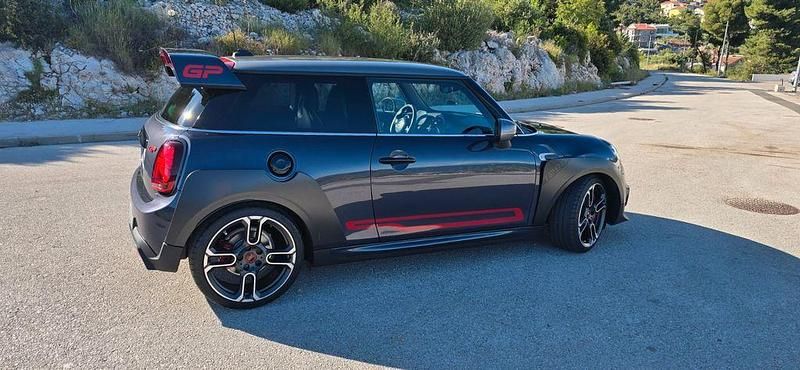 Usata Mini John Cooper Works 306 CV (225 kW) 2020 Viola Utilitaria