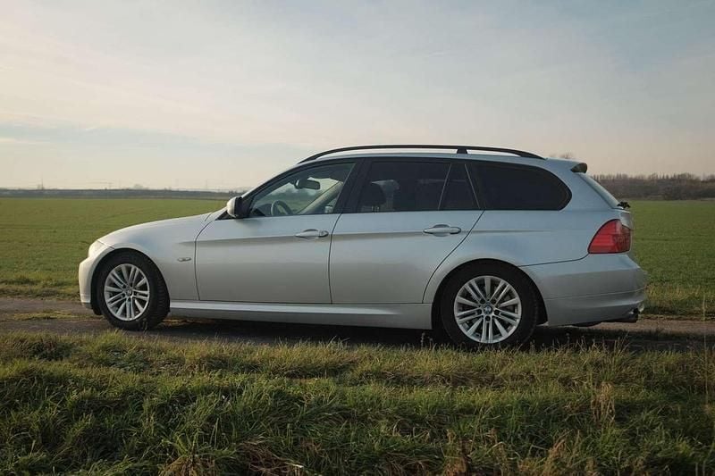 Grau Gebraucht 2009 BMW 318 M Sport Kombi | 4.900 € (Guter Preis) - Bild 1/4