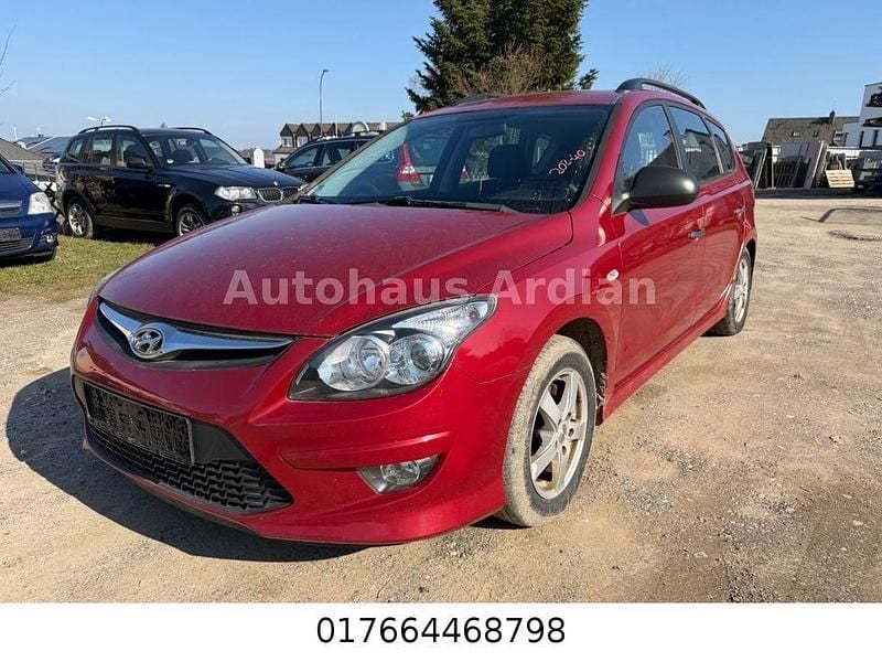 Gebraucht Hyundai i30 Classic 90 PS (66 kW) 2012 Rot Kombi