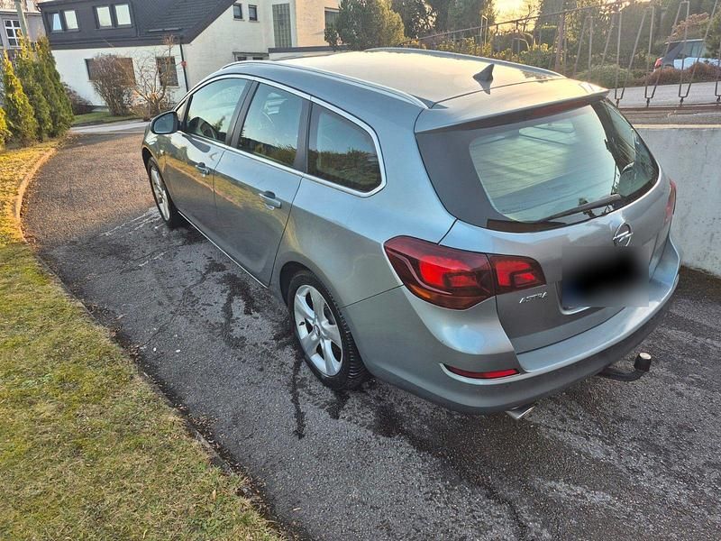 Gebraucht Opel Astra Innovation 179 PS (131 kW) 2011 Grau Kombi