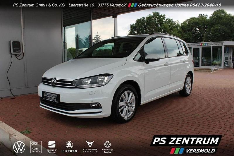 Pure white Gebraucht 2022 VW Touran Comfortline Van / Kleinbus | 28.930 € (Fairer Preis) - Bild 1/4