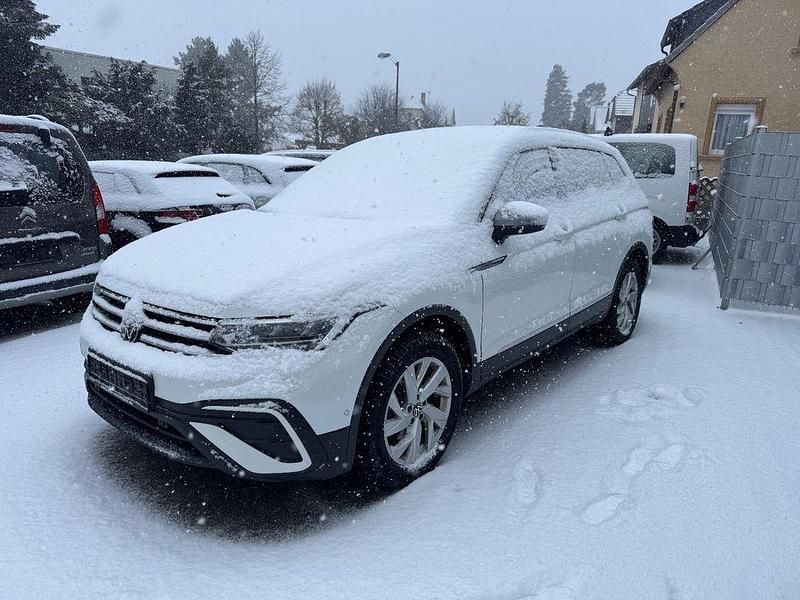 Weiß Gebraucht 2022 VW Tiguan Allspace Life SUV | 21.000 € (Fairer Preis) - Bild 1/4