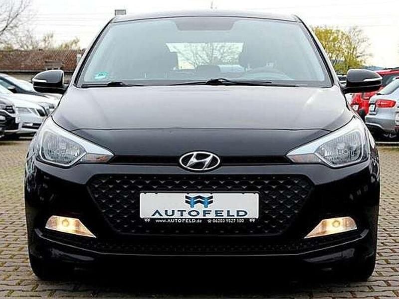 Gebraucht Hyundai i20 Trend 84 PS (61 kW) 2016 Schwarz Kleinwagen