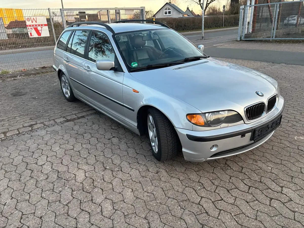 Gebraucht BMW 320 Basis 170 PS (125 kW) 2001 Silber Kombi