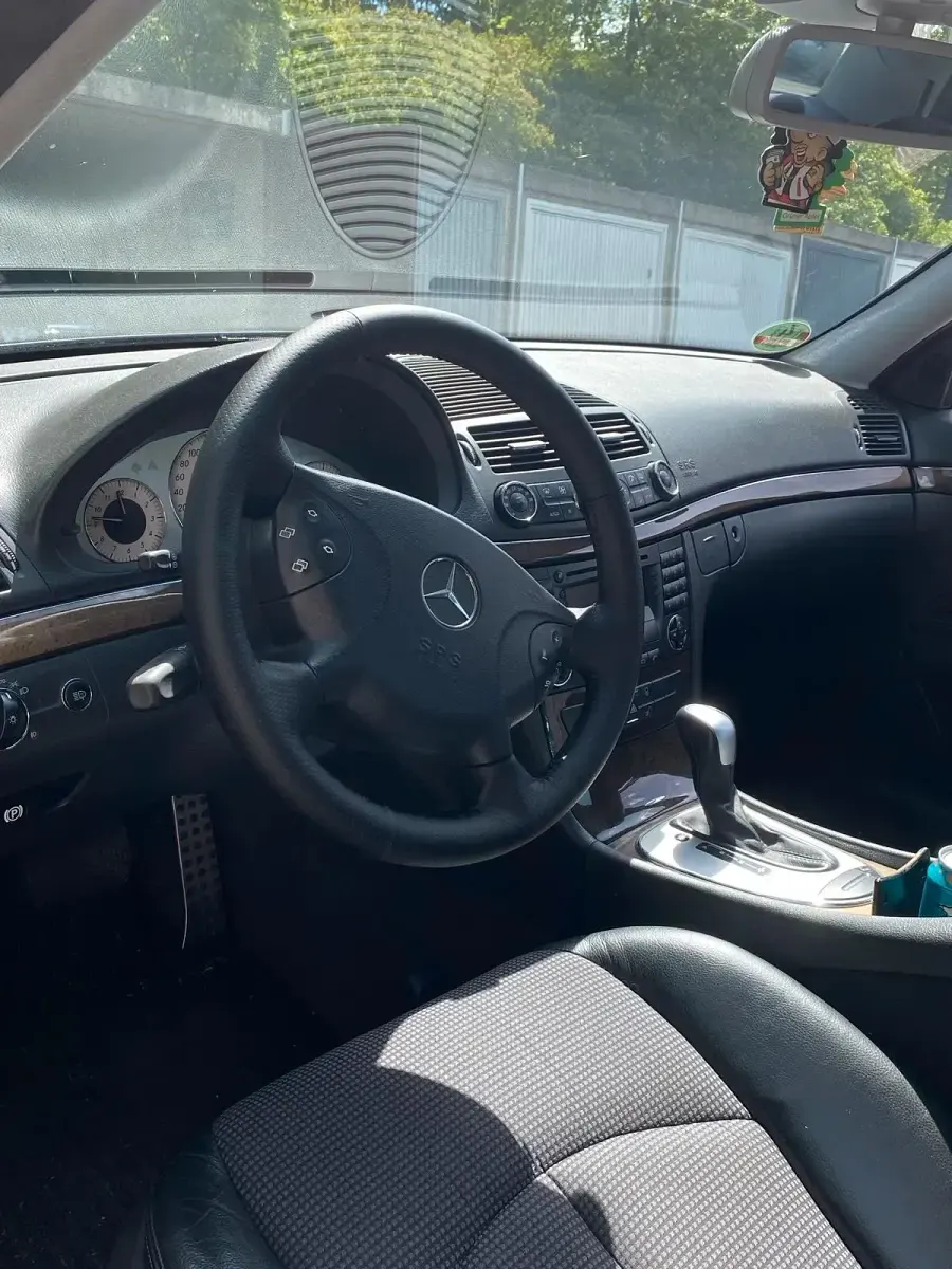 Gebraucht Mercedes E320 Avantgarde 224 PS (164 kW) 2002 Schwarz Limousine