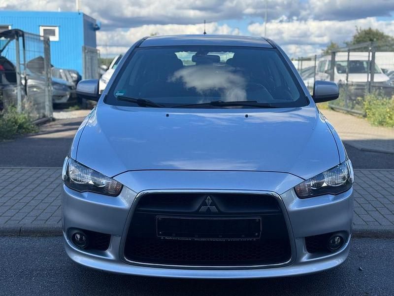 Silber Gebraucht 2009 Mitsubishi Lancer Sportback Limousine | 6.990 € (Etwas zu teuer) - Bild 1/4