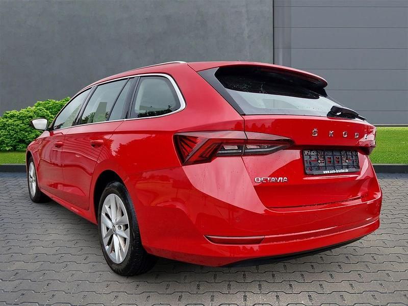 Gebraucht Skoda Octavia Style 150 PS (110 kW) 2022 Rot Kombi