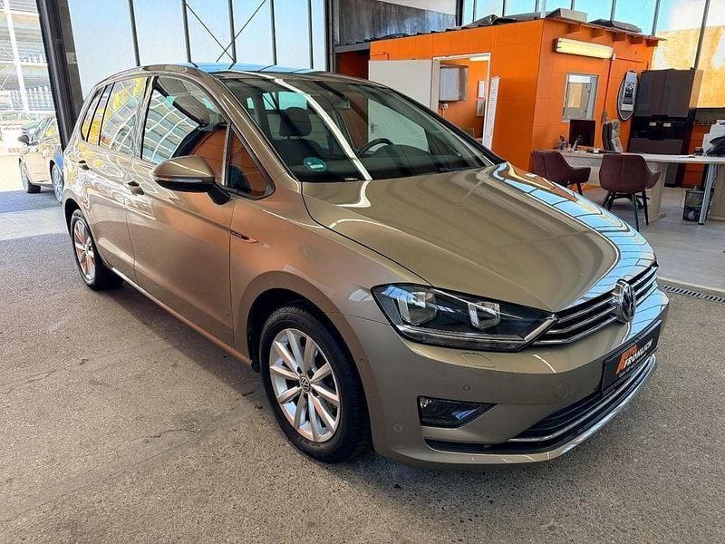 Gebraucht VW Golf VII LOUNGE 110 PS (80 kW) 2016 Gold Limousine