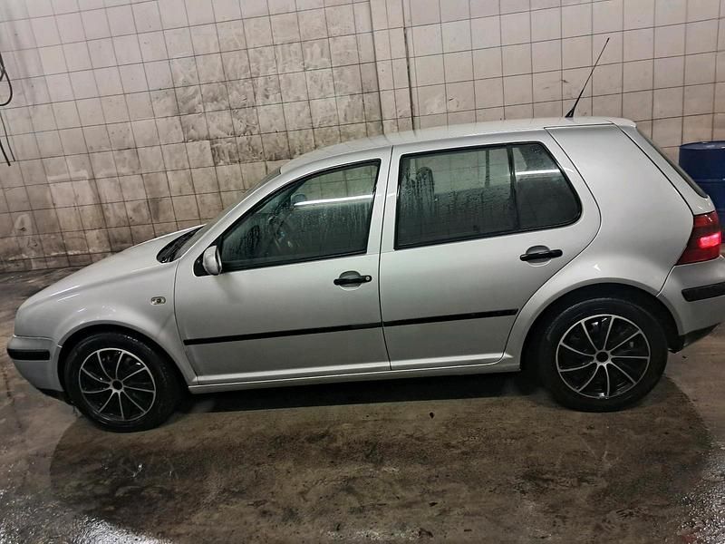 Gebraucht VW Golf IV 105 PS (77 kW) 2000 Silber Kleinwagen