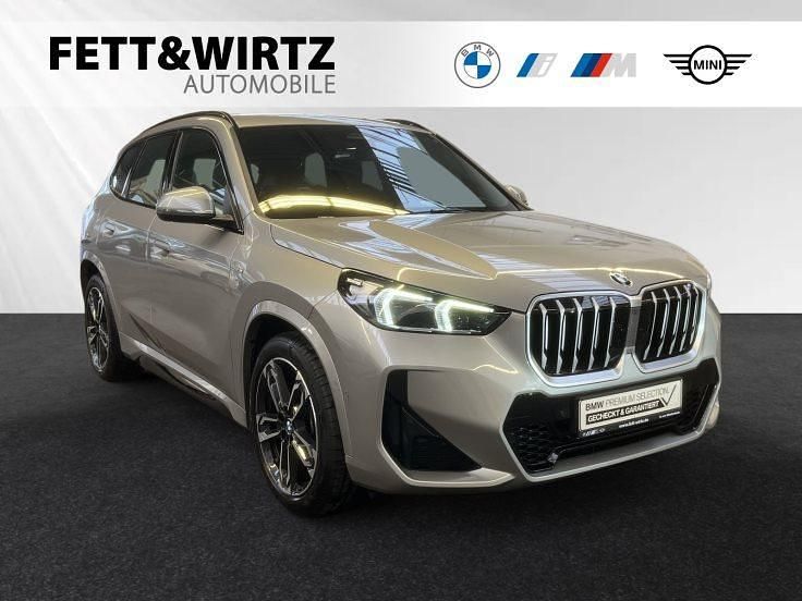 Spacesilber metallic Gebraucht 2025 BMW X1 M Sport SUV | 44.824 € (Superpreis) - Bild 1/3
