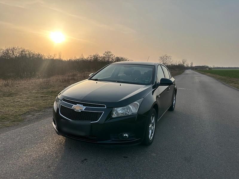 Gebraucht Chevrolet Cruze LS 124 PS (91 kW) 2011 Schwarz Limousine