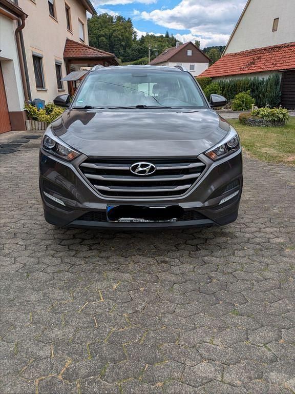 Grau Gebraucht 2018 Hyundai Tucson Trend SUV | 16.900 € (Etwas zu teuer) - Bild 1/4