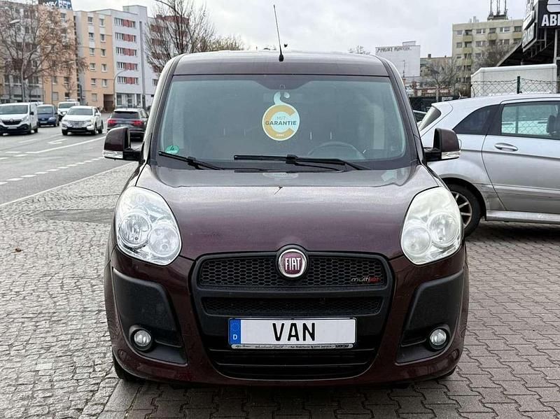Gebraucht Fiat Doblò Dynamic 90 PS (66 kW) 2010 Orange  rot Van / Kleinbus