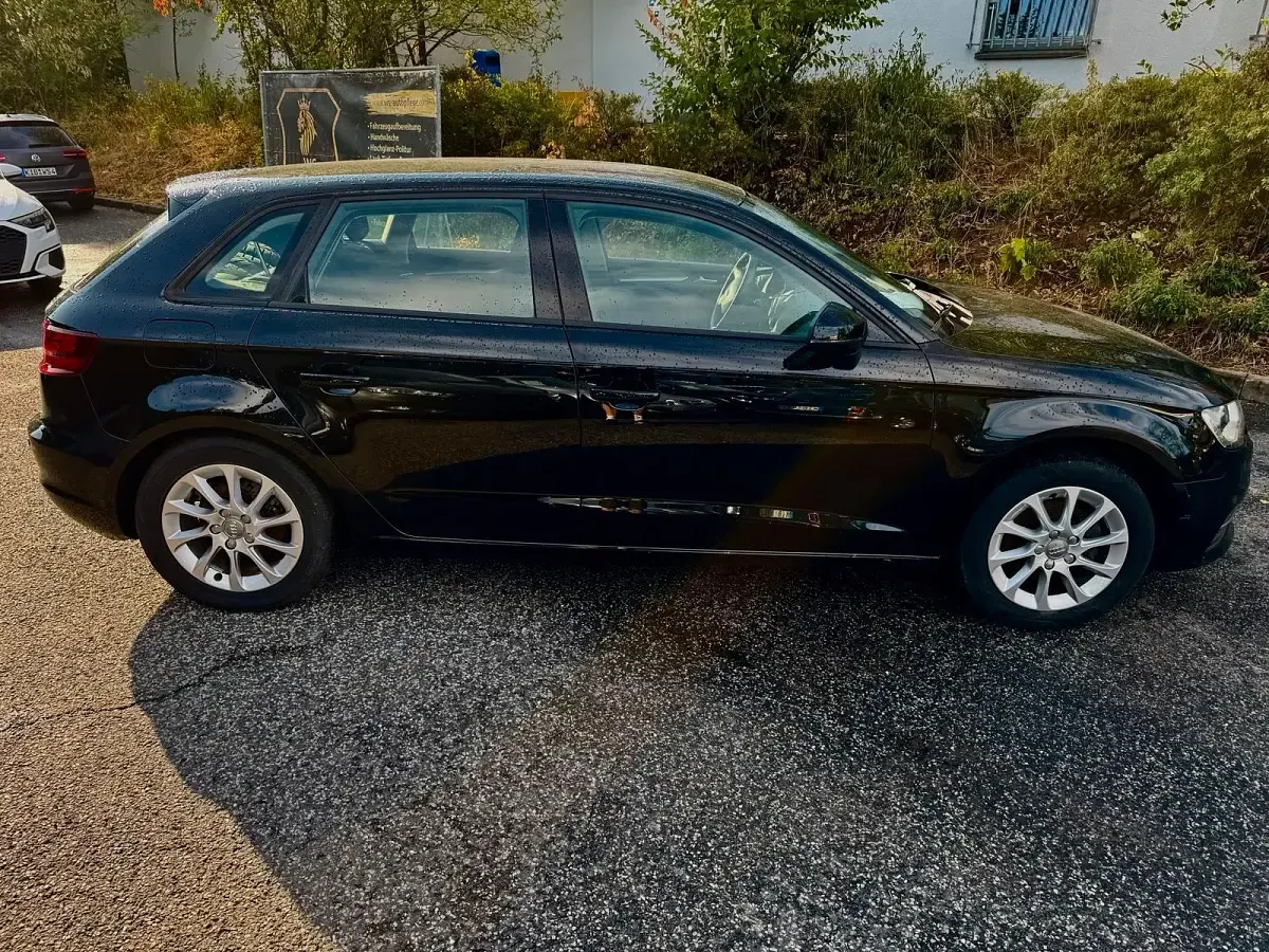 Gebraucht Audi A3 Sportback 110 PS (80 kW) 2015 Schwarz Kleinwagen