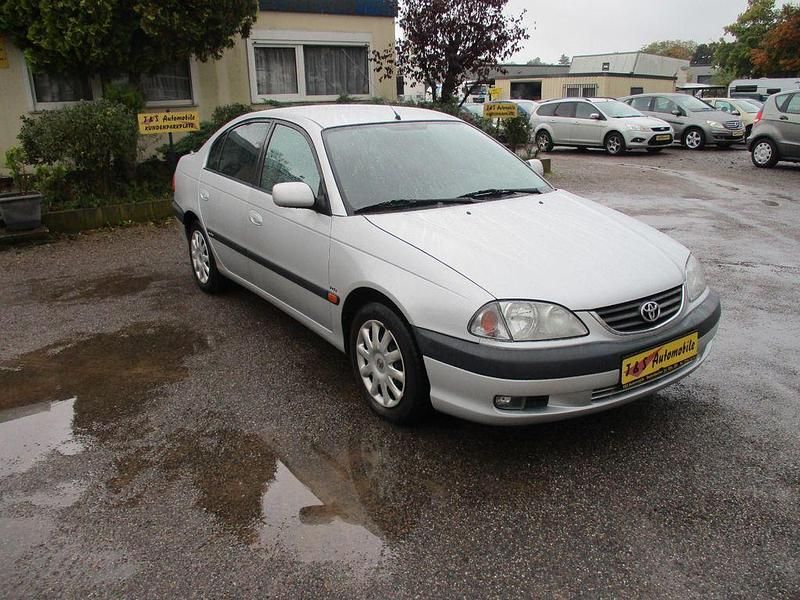 Silber Gebraucht 2001 Toyota Avensis Sol Limousine | 2.499 € (Guter Preis) - Bild 1/4