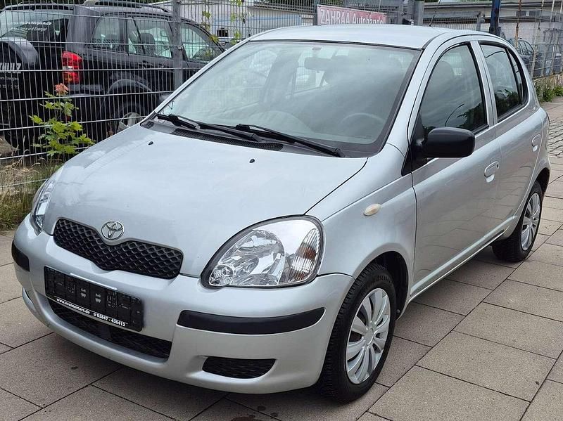 Silber Gebraucht 2004 Toyota Yaris Sol Kleinwagen | 2.700 € (Fairer Preis) - Bild 1/4