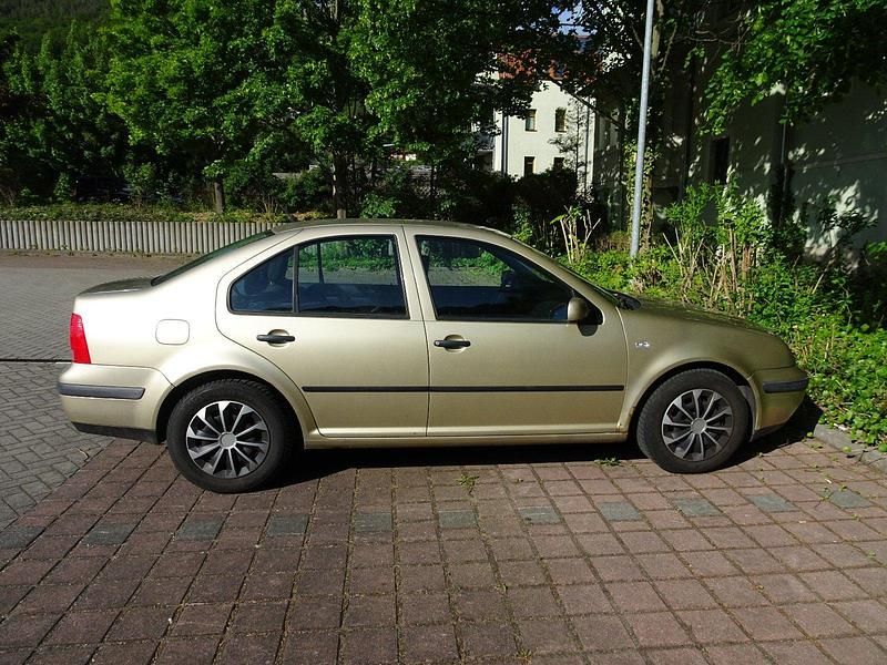 Gold Gebraucht 2000 VW Bora Limousine | 400 € (Superpreis) - Bild 1/4