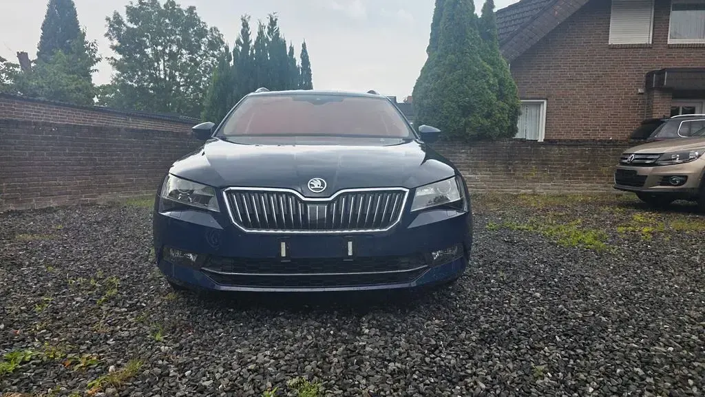 Gebraucht Skoda Superb Style 150 PS (110 kW) 2016 Blau Kombi