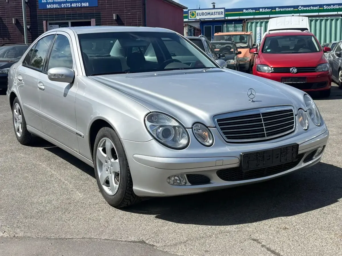 Gebraucht Mercedes E220 150 PS (110 kW) 2004 Silber Limousine